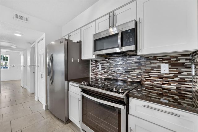 2841 N Oakland Forest Drive 110, Oakland Park, FL 33309
