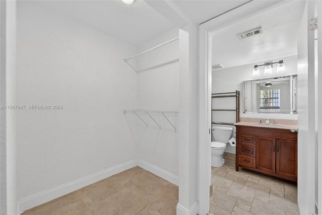 2841 N Oakland Forest Drive 110, Oakland Park, FL 33309