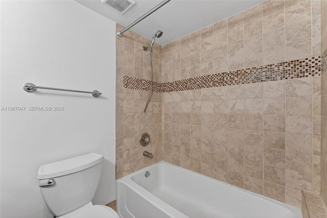 2841 N Oakland Forest Drive 110, Oakland Park, FL 33309