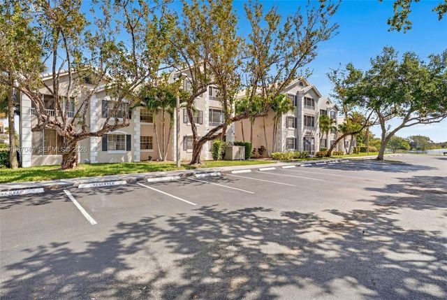 2841 N Oakland Forest Drive 110, Oakland Park, FL 33309
