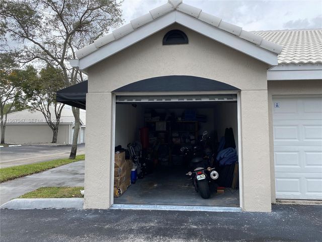 2841 N Oakland Forest Drive 110, Oakland Park, FL 33309