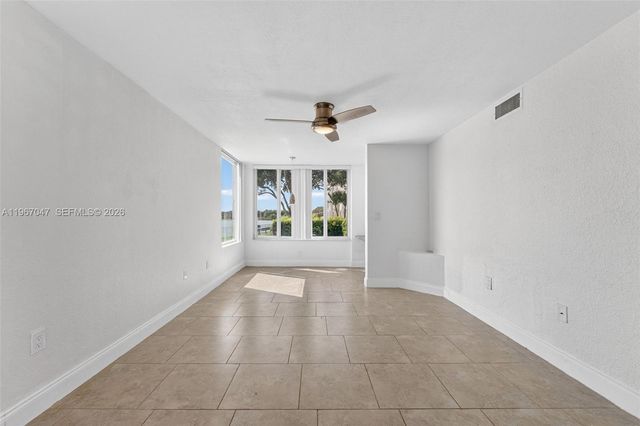 2841 N Oakland Forest Drive 110, Oakland Park, FL 33309