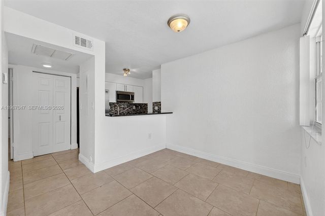 2841 N Oakland Forest Drive 110, Oakland Park, FL 33309