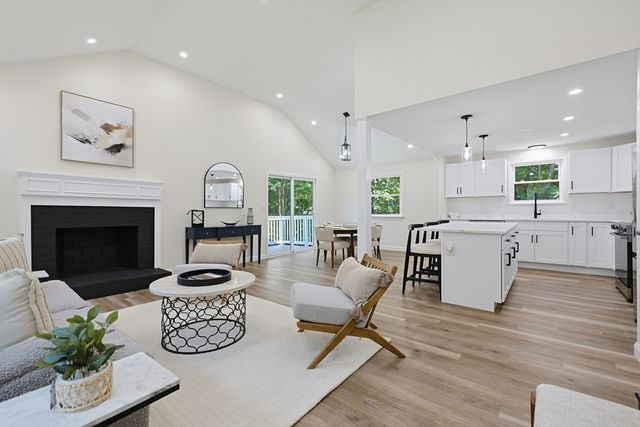 33 Copper Ln, Holliston, MA 01746