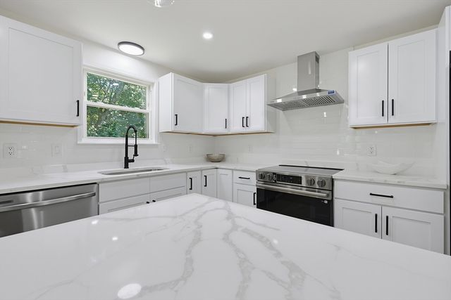 33 Copper Ln, Holliston, MA 01746