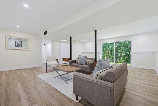 33 Copper Ln, Holliston, MA 01746