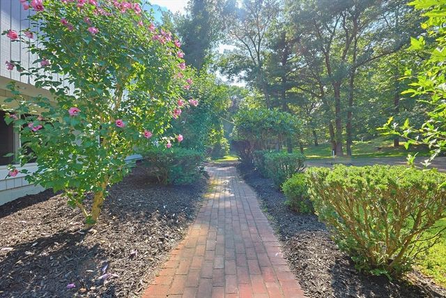 33 Copper Ln, Holliston, MA 01746