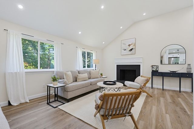 33 Copper Ln, Holliston, MA 01746