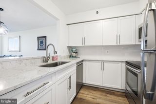 10101 GROSVENOR PL #910, Rockville, MD 20852
