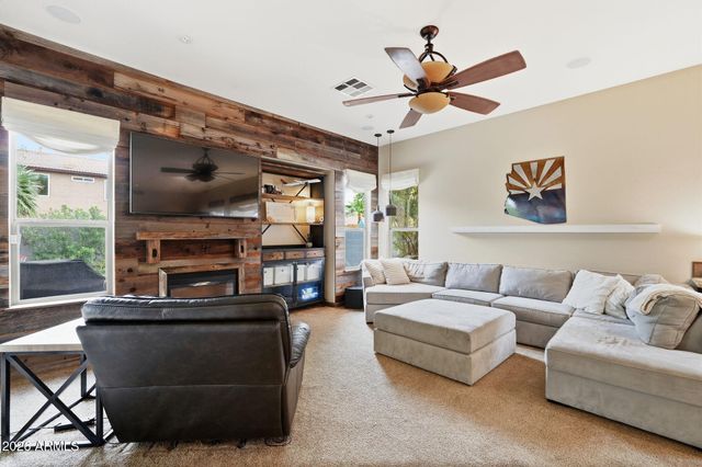 938 E Loma Vista Street, Gilbert, AZ 85295
