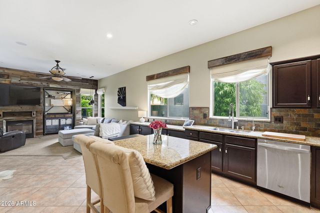 938 E Loma Vista Street, Gilbert, AZ 85295