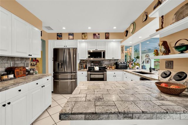 18920 SW 92nd Court, Cutler Bay, FL 33157