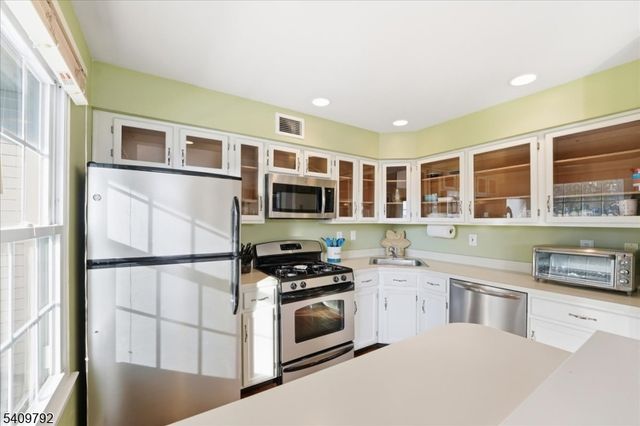 402 Porter Way, Bridgewater Twp., NJ 08807