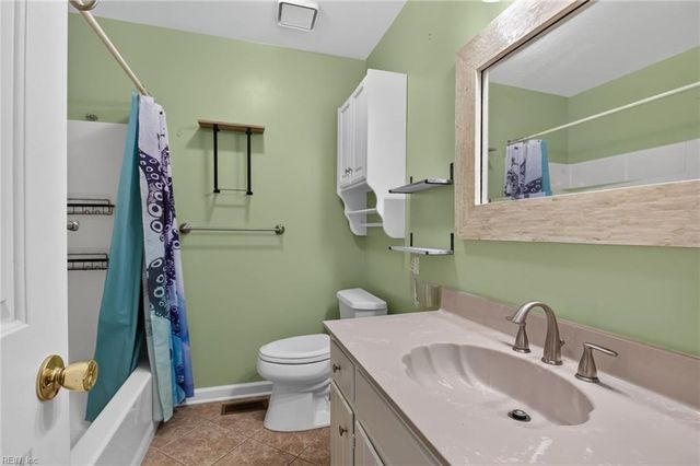 7792 Guinea RD, Hayes, VA 23072