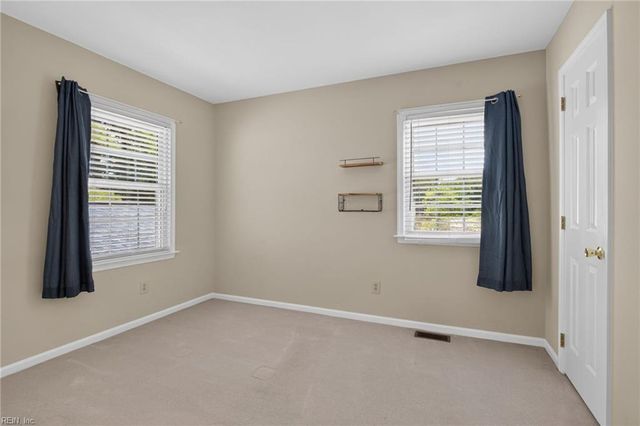 7792 Guinea RD, Hayes, VA 23072