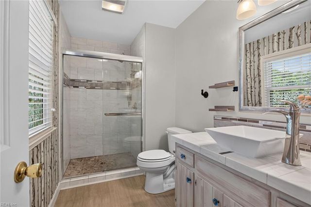 7792 Guinea RD, Hayes, VA 23072