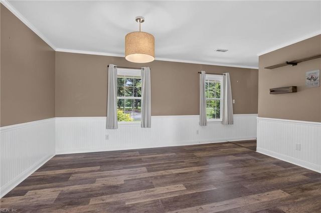 7792 Guinea RD, Hayes, VA 23072