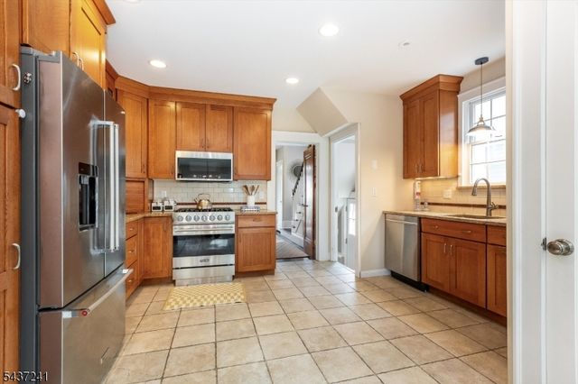 73 Hawthorne Ave, Glen Ridge Boro Twp., NJ 07028