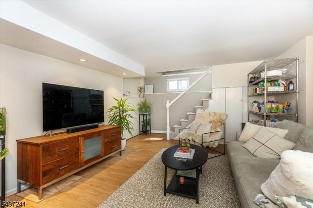 73 Hawthorne Ave, Glen Ridge Boro Twp., NJ 07028