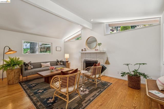 7218 Homewood Dr, Oakland, CA 94611
