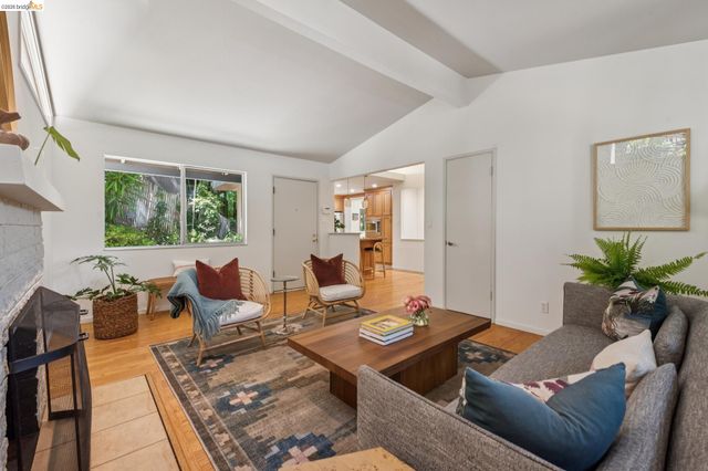 7218 Homewood Dr, Oakland, CA 94611