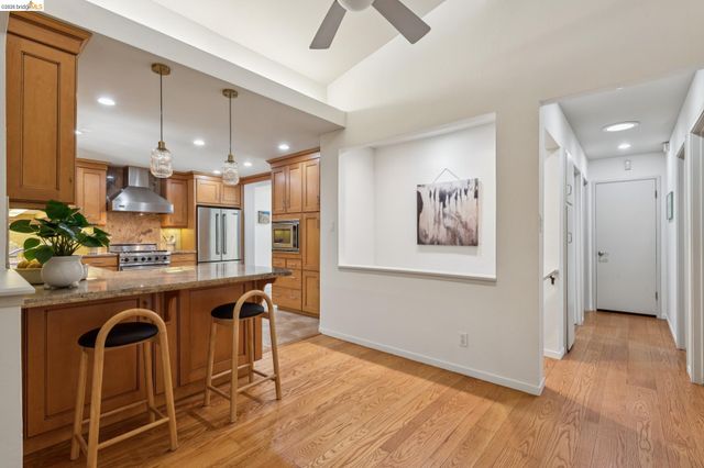7218 Homewood Dr, Oakland, CA 94611