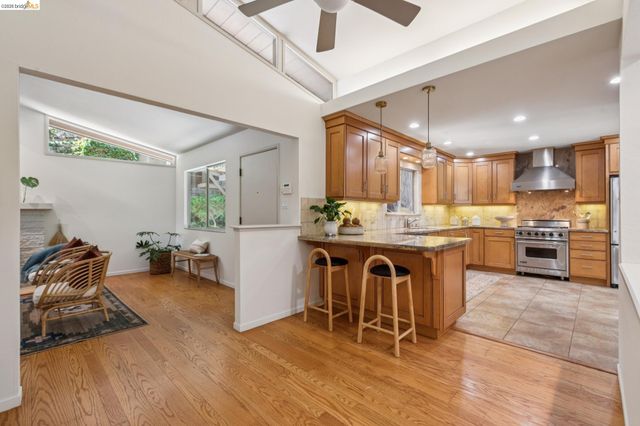 7218 Homewood Dr, Oakland, CA 94611
