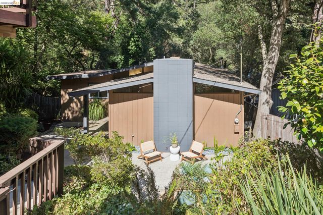7218 Homewood Dr, Oakland, CA 94611