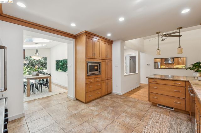7218 Homewood Dr, Oakland, CA 94611