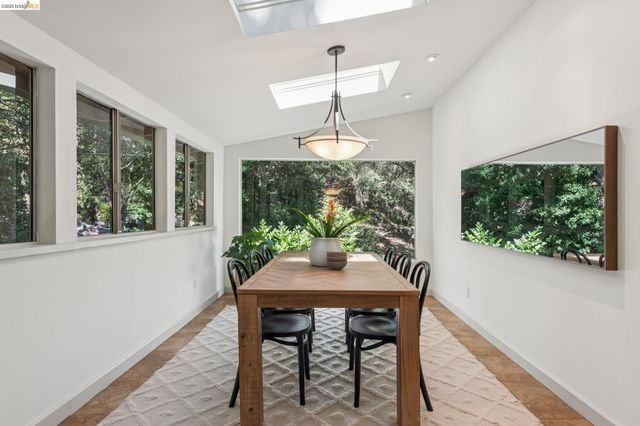 7218 Homewood Dr, Oakland, CA 94611