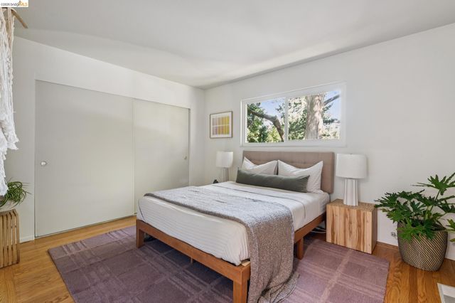 7218 Homewood Dr, Oakland, CA 94611