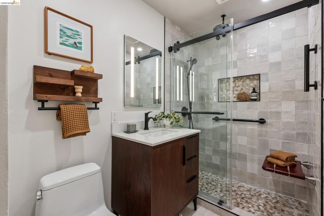 7218 Homewood Dr, Oakland, CA 94611