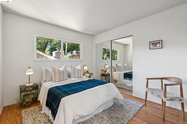 7218 Homewood Dr, Oakland, CA 94611
