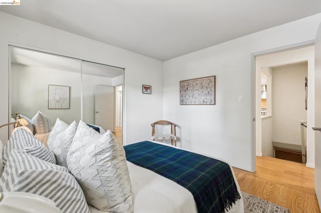 7218 Homewood Dr, Oakland, CA 94611