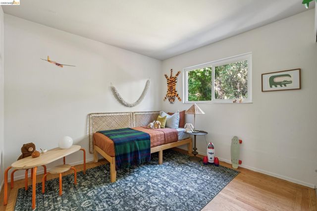 7218 Homewood Dr, Oakland, CA 94611