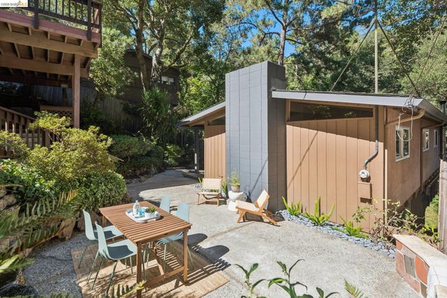 7218 Homewood Dr, Oakland, CA 94611