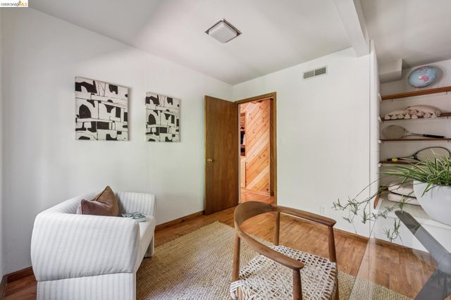 7218 Homewood Dr, Oakland, CA 94611