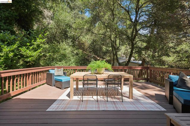 7218 Homewood Dr, Oakland, CA 94611