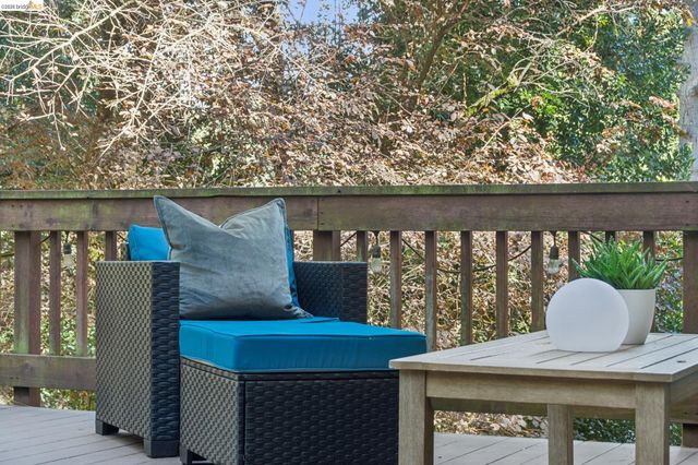 7218 Homewood Dr, Oakland, CA 94611