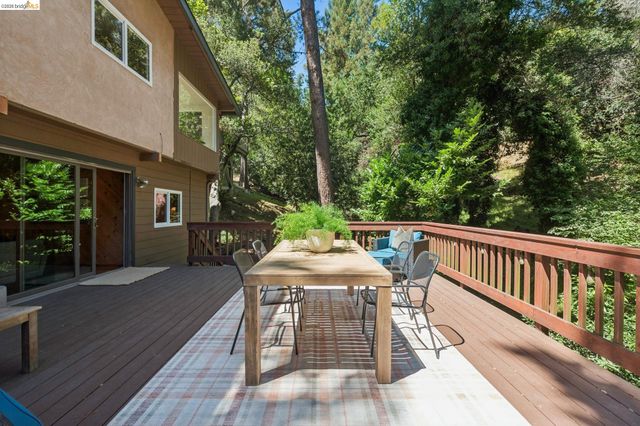 7218 Homewood Dr, Oakland, CA 94611