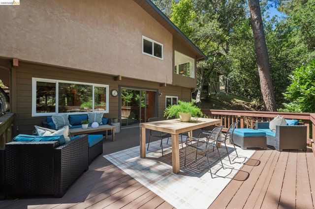7218 Homewood Dr, Oakland, CA 94611