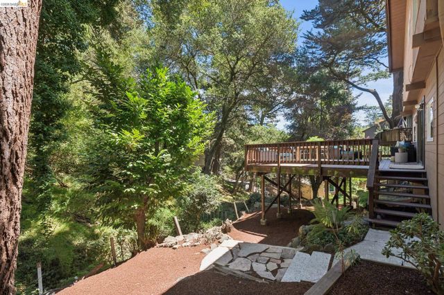 7218 Homewood Dr, Oakland, CA 94611