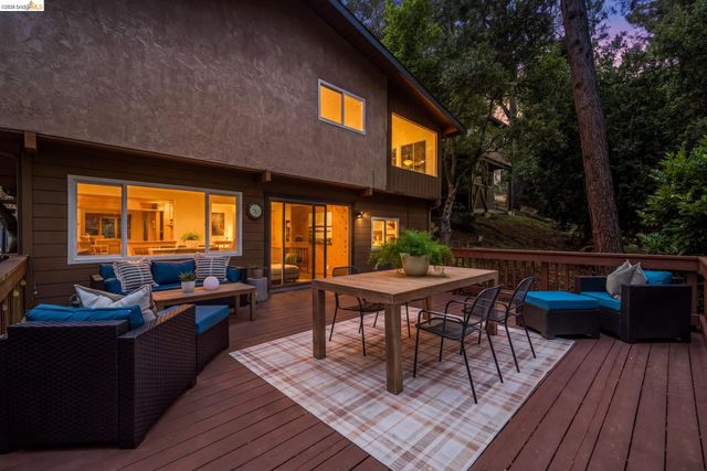 7218 Homewood Dr, Oakland, CA 94611