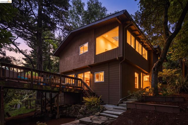 7218 Homewood Dr, Oakland, CA 94611