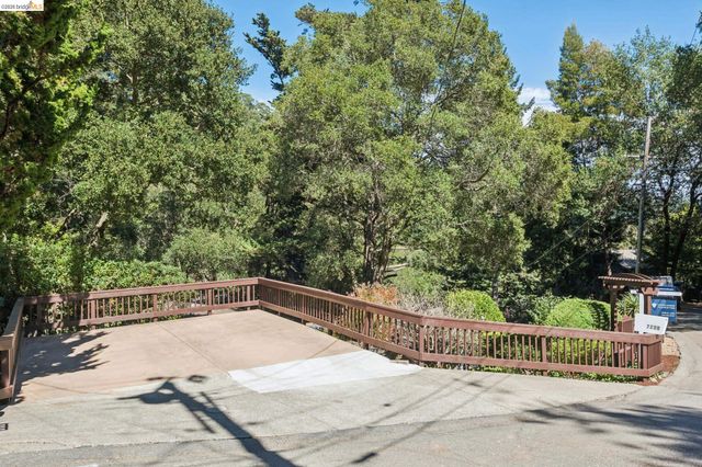 7218 Homewood Dr, Oakland, CA 94611