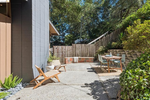 7218 Homewood Dr, Oakland, CA 94611