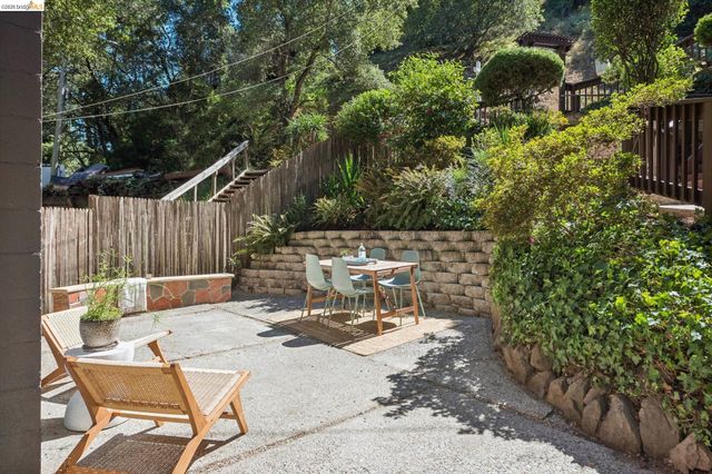 7218 Homewood Dr, Oakland, CA 94611