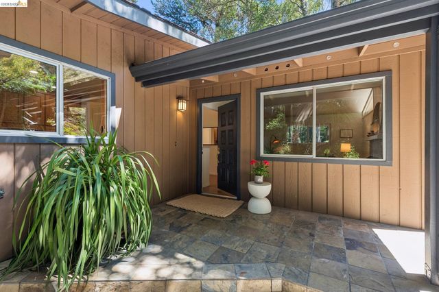 7218 Homewood Dr, Oakland, CA 94611