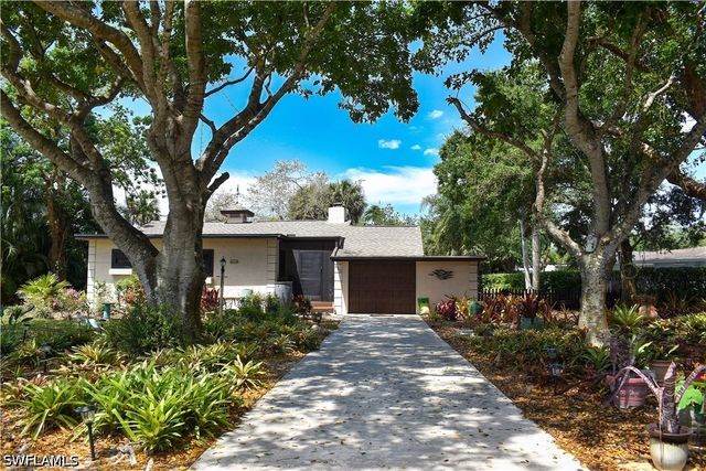 27213 Rio Vista CIR, Bonita Springs, FL 34135