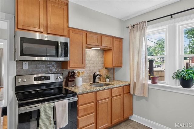 6235 Dexter Drive, St Louis, MO 63123